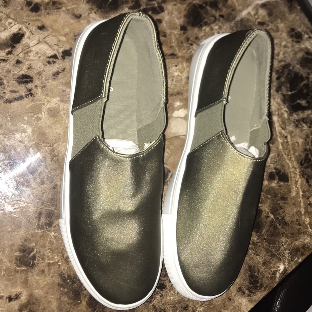 Qupid Slip On Sneaker New Size 7
